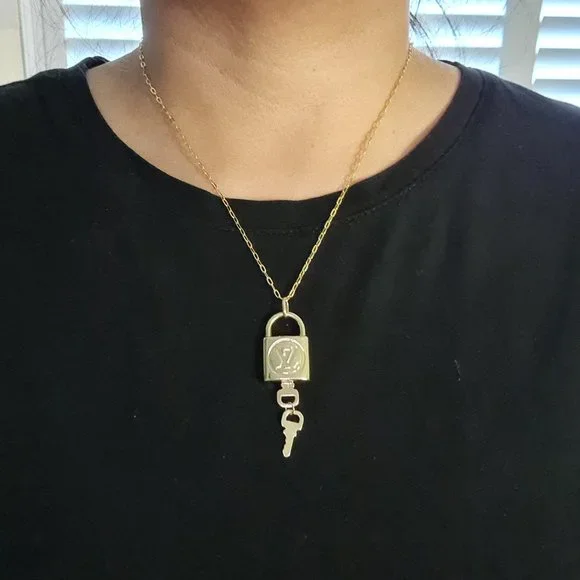 18k gold pendant with unique design - Picture 4 of 16